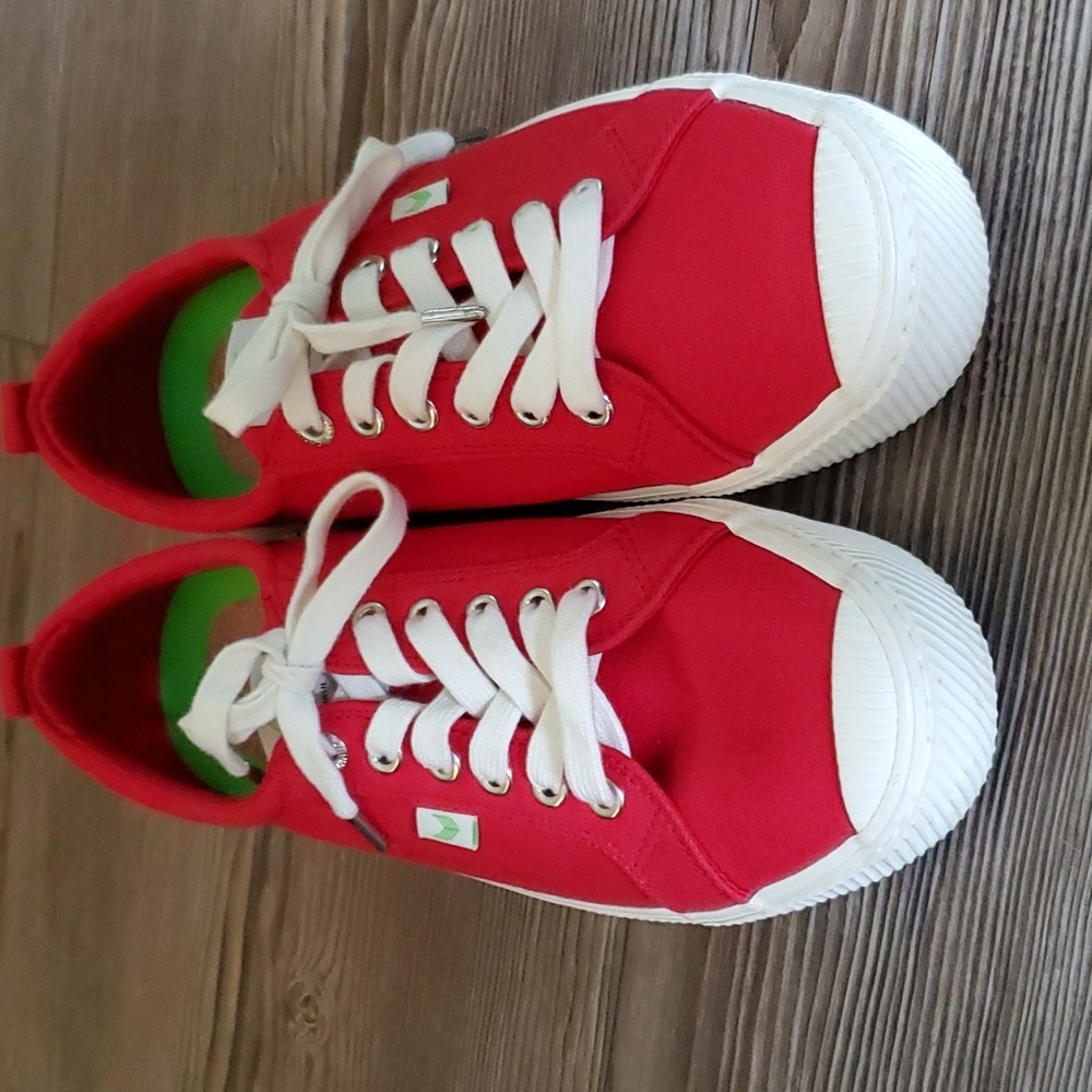 Cariuma Canvas Sneakers